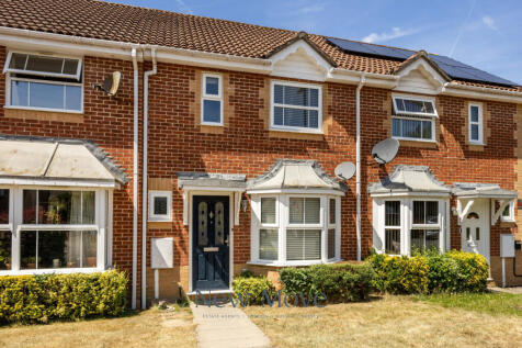 2 bed terraced house for sale Elliot Close, Maide