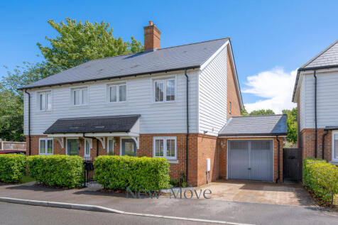 3 bed semi-detached house for sale The Glebe, Yal