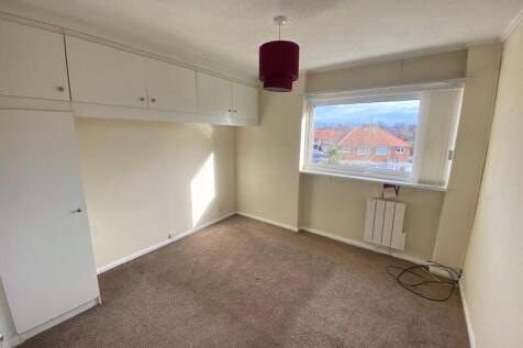 PLEASE TELEPHONE FOR VIEWINGS - Chester Avenue, Poulton-Le-Fylde photo 5