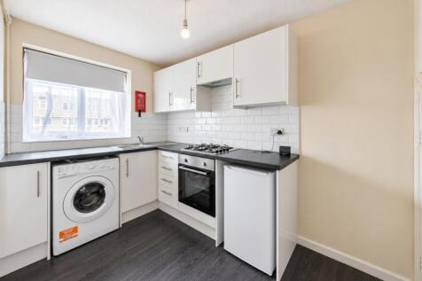 Chantry Lane, London Colney, AL2 photo 3