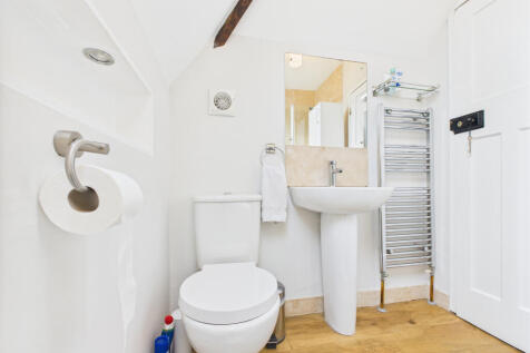 CAM02909G0-PR0460-STILL010