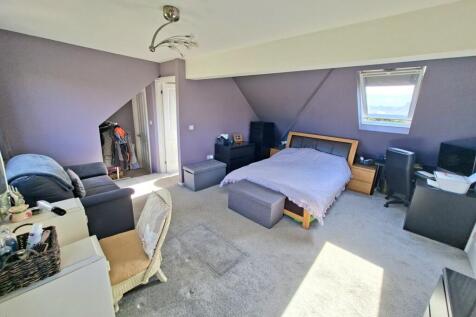 MASTER BEDROOM WITH EN-SUITE BATHROOM