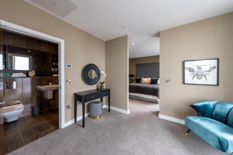 3 bed, 3 bath Apartment in Manchester - Photo 11