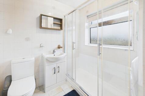 EweMove Spalding -  Cathedral Drive - Bathroom