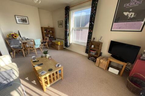 First Floor Flat Liv
