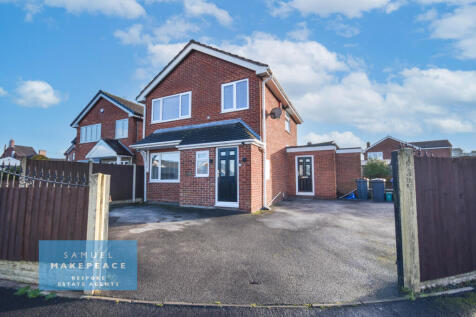 Three Bedroom Detached Property with Large Drivew