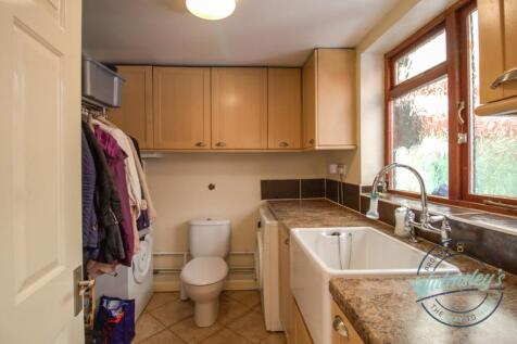 Ground floor utility &amp; cloakroom