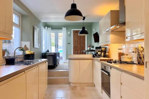 Kitchen/Dining Area