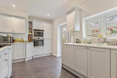 5 Parklands Ave New-014.JPG