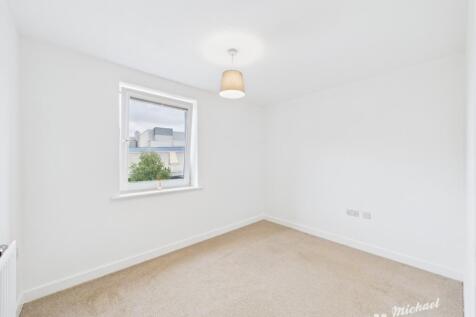 CAM02773G0-PR0319-STILL005