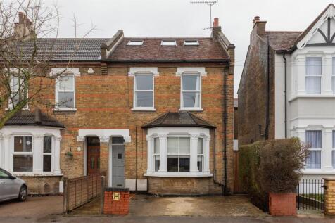 Malmesbury Road, E18
