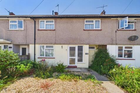1 - Three-Bedroom House in Winterboune.jpg