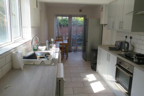 6-bed semi-detached on Johnson Road, Nottingham, Nottinghamshire, NG7, £3,094/mo
