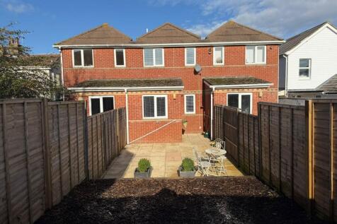 Rear Aspect &amp; Garden