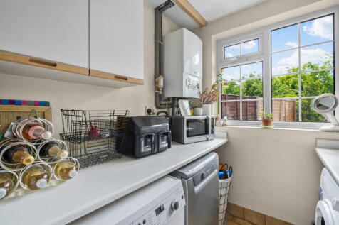 Curzon Close, Cur...