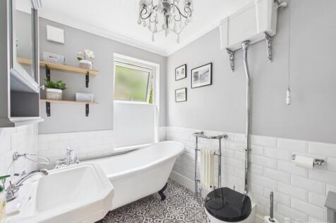 Bathroom- Mark Stephens EweMove Newmarket and Soha