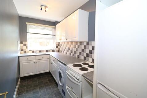 FITTED KITCHEN