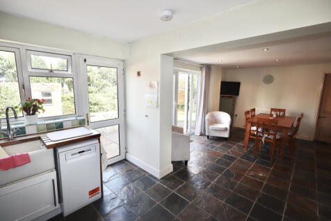 Kitchen / dining room