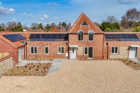 4-bed terraced on Lower Farm Mews, Tittleshall, PE32, £1,950/mo