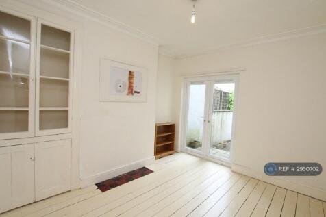 Ground Flr Middle Room