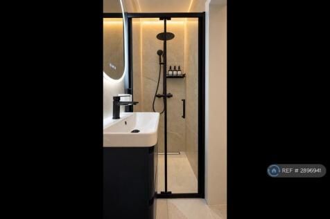 En-Suite Bedroom 1-4