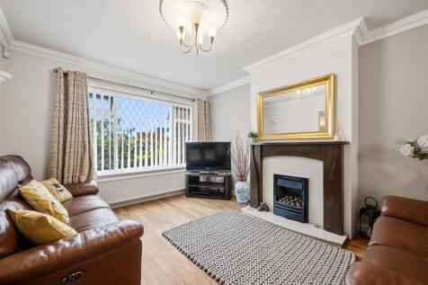 Lounge to front window.jpg