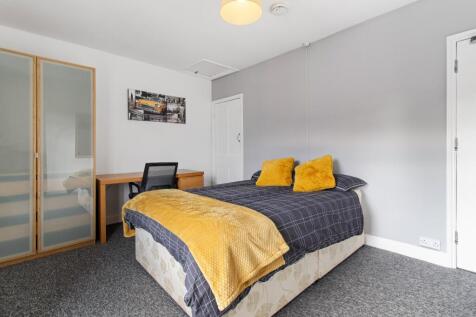 Available SEPT 2027 - 4 Rooms - Happy Land West photo 4