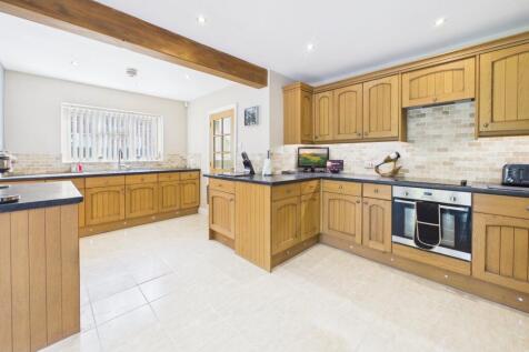 open plan dining/kitchen