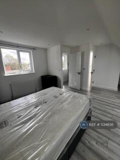 Loft Bedroom With En-Suite Bathroom