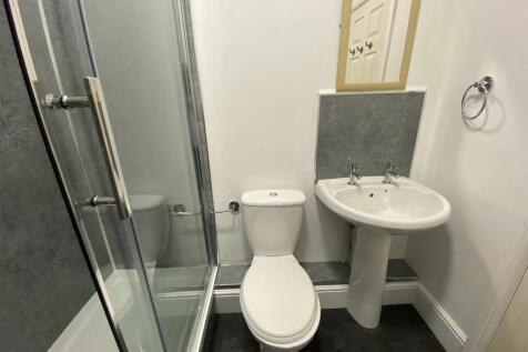 Shower room 001.jpg
