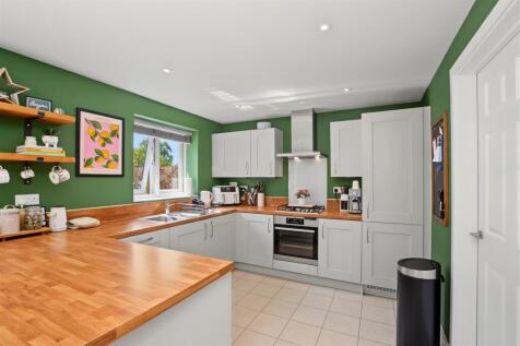Kitchen_2.jpeg