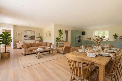 Kitchen and lounge