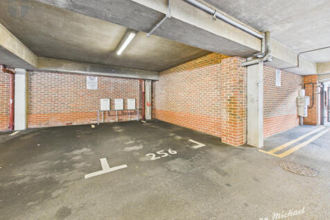 CAM03852G0-PR0548-STILL025