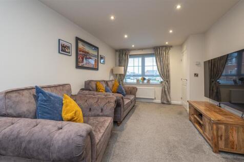 21 - 6 Millers Grove S75 1FW.jpg