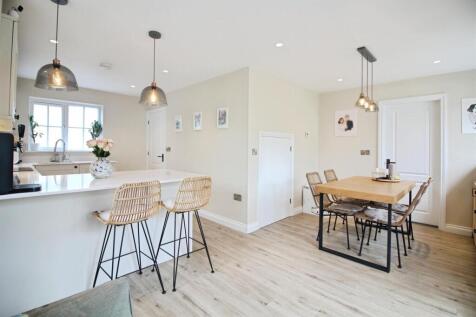 Kitchen/dining/family room