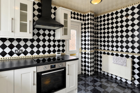 ENTRANCE/KITCHEN