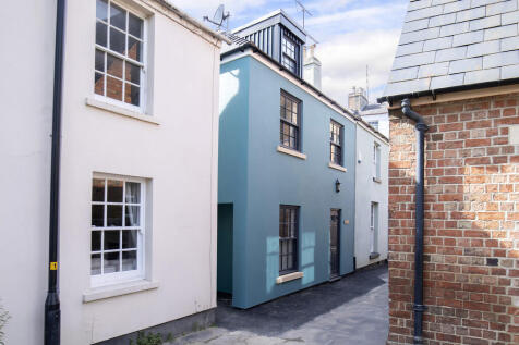 2-bed detached on Chapel Lane, Cheltenham GL50 2AR, £1,450/mo