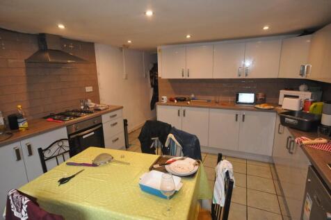 5-bed house on Meadow View, Hyde Park, Leeds LS6 1JQ, £2,375/mo