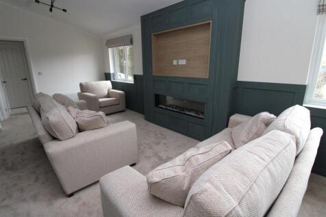 Lounge 3.JPG