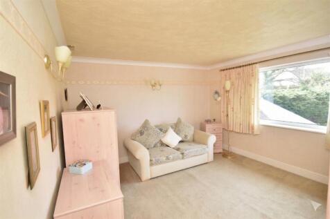bedroom 4.jpg