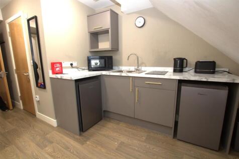 flat 10 kitchen .jpg