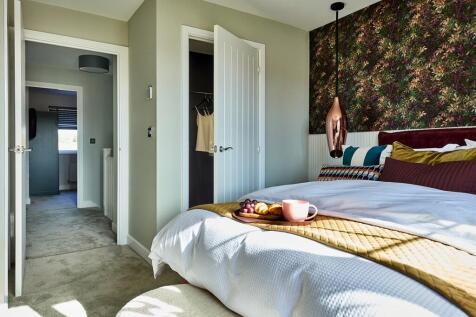 Handy walk-in wardrobe too