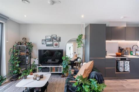 3 bed terraced house to rent Edward Road, Croydon