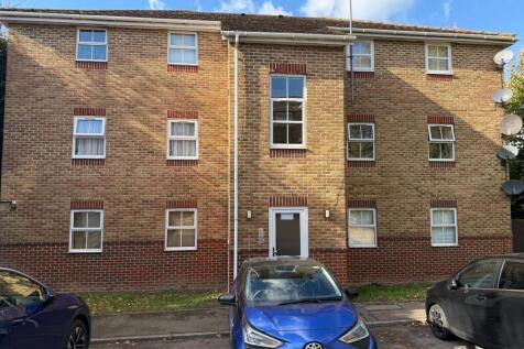 2-bed flat on Mounts Road, Greenhithe, DA9, £1,650/mo