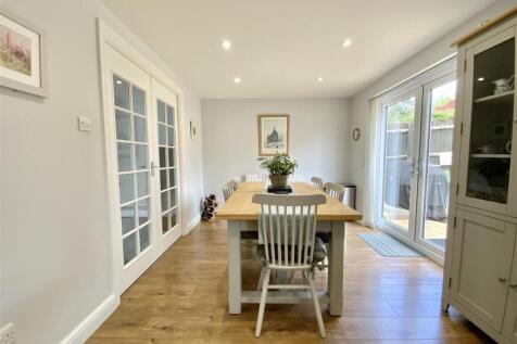 Kitchen/ Dining Room