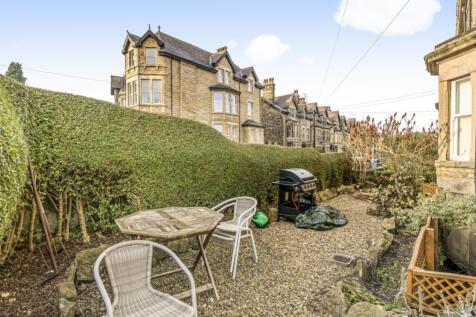 EweMove Harrogate Side Yard