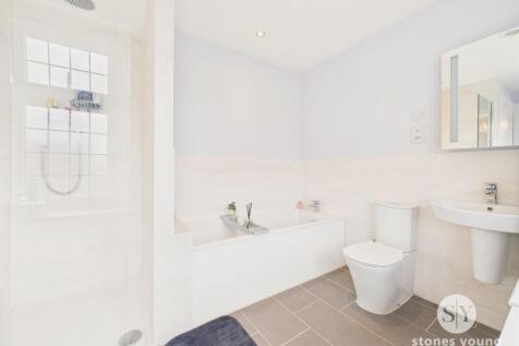 Master En-suite Bathroom