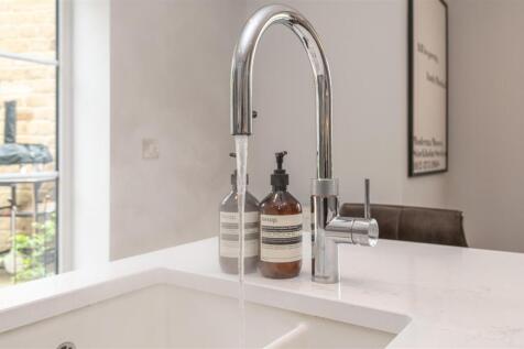 40 - 6 North Light Place BD22 8FD.jpg