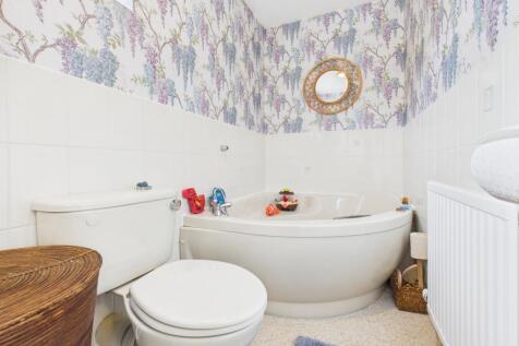 CAM03729G0-PR0133-STILL037