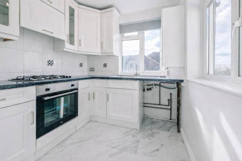 Refurbished 2-Bed Flat with Private Garden | Mord